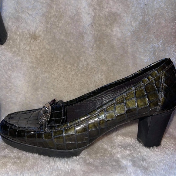 Stuart Weitzman Dark Green Crocodile Loafer Heels - Picture 2 of 7